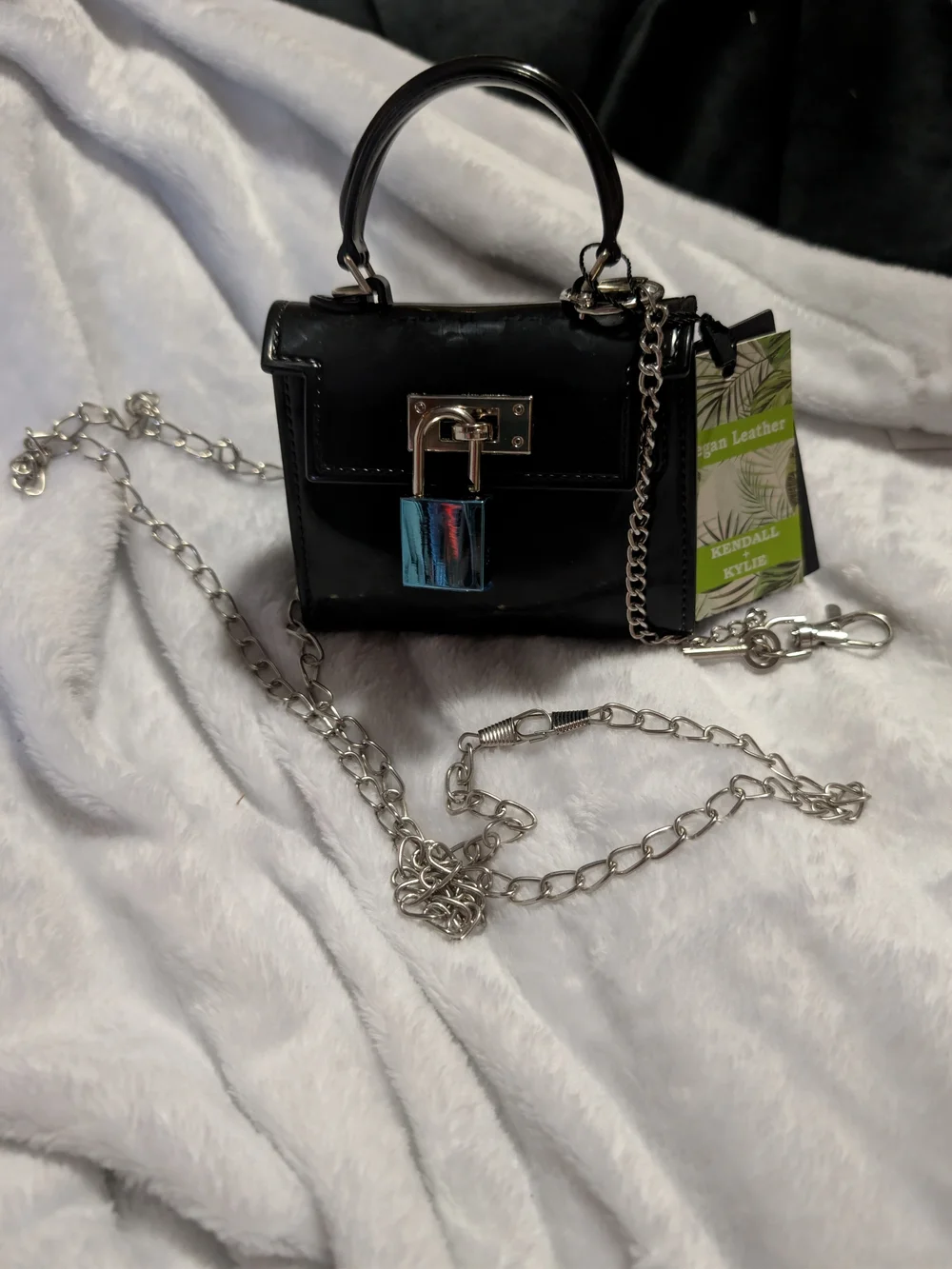 Kendall + Kylie Turn Lock Silicon Bag (Model KKB-401)